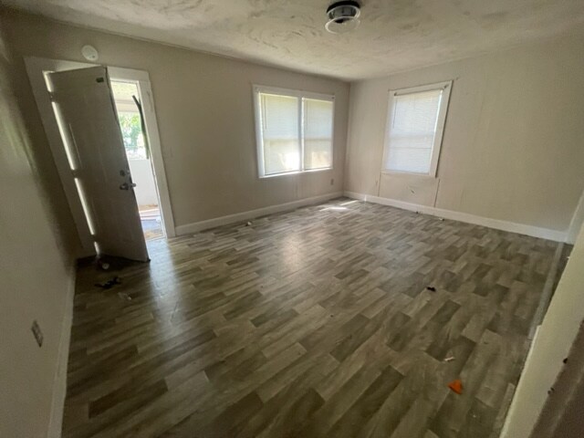 Photo - 3033 Thomas St