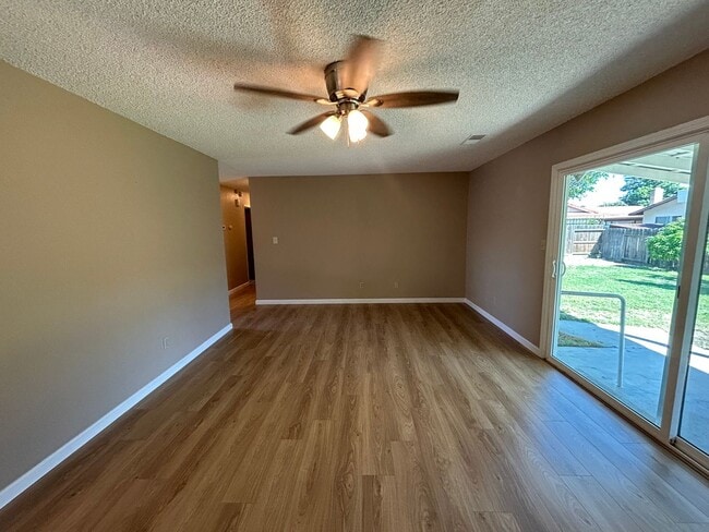 Photo - 310 Hedstrom Rd