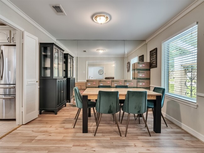 Photo - 2811 Quincannon Ln