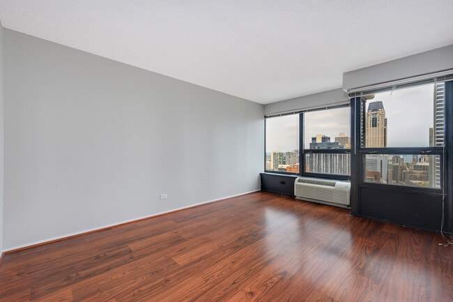 Photo - 30 E Huron St