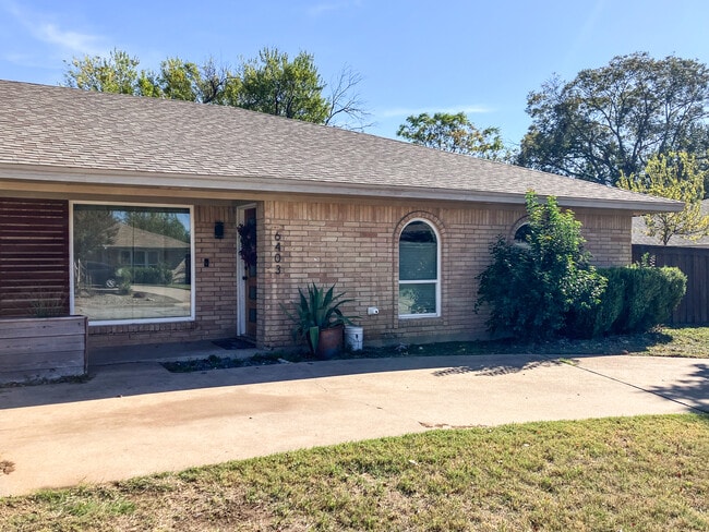 Building Photo - 6403 Espana Dr