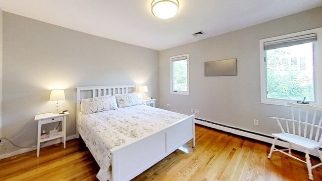 Photo - 208 Charles St