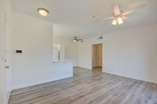 Photo - CLEAN, move in ready~GATED and super COMMUNITY!