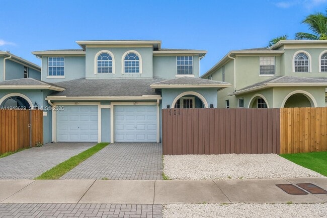 Photo - 1139 NE 3rd Ave