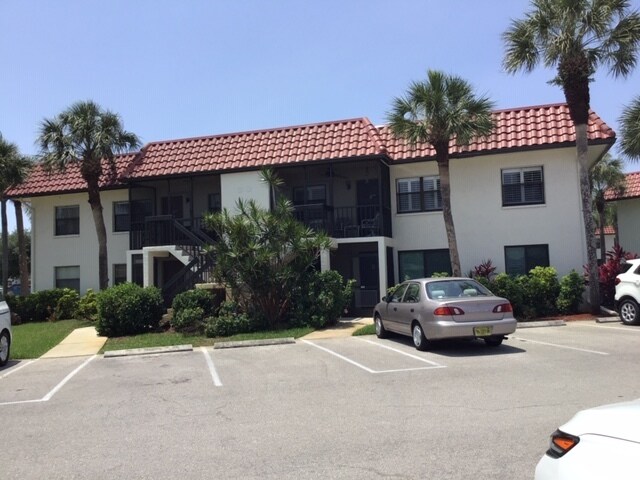 frente de apartamento cuenta con galería con mosquitero - 4345 27th Ct SW Unidad 202