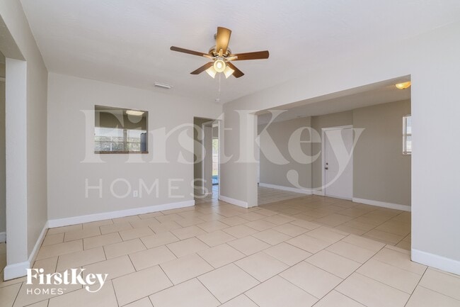 Photo - 10910 N 15th St