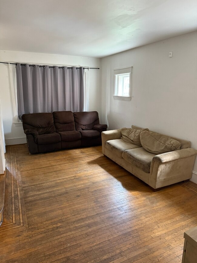 Photo - 605 E 19th St