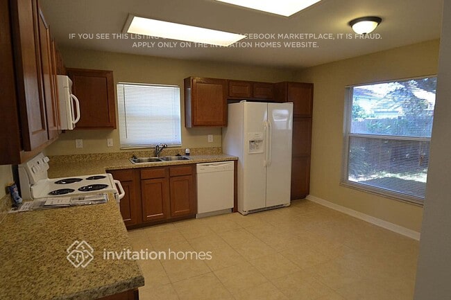 Photo - 708 46th St E