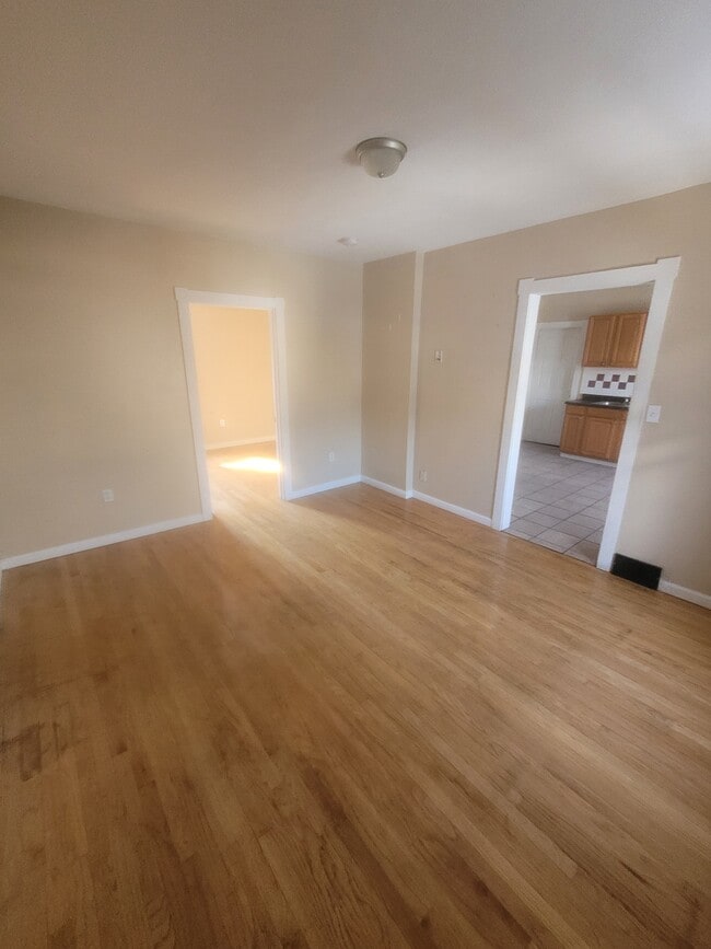 Photo - 6330 Carl Ave Unidad 4