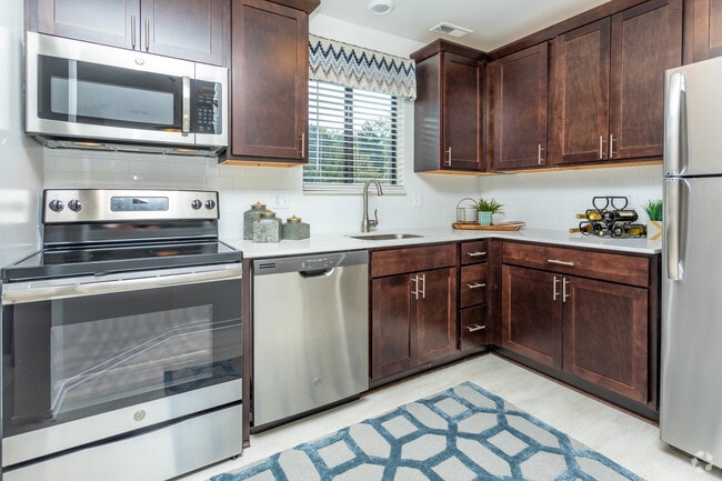 Modelo amueblado de 2 habitaciones - River Oaks Apartments of Rochester Hills