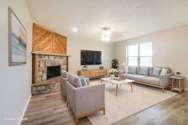 Photo - 933 Lemontree Dr
