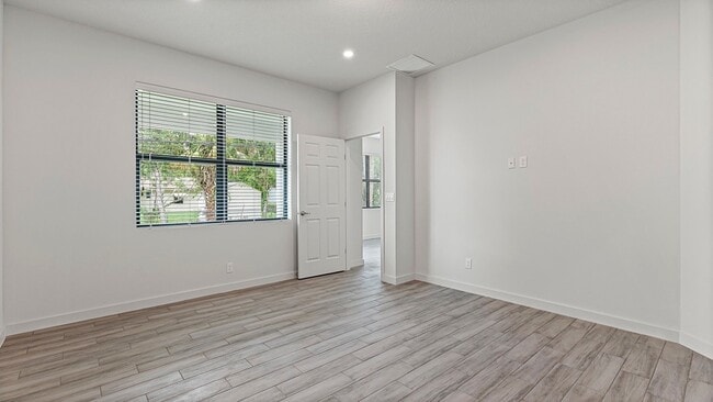 Photo - 7704 Pacific Ave
