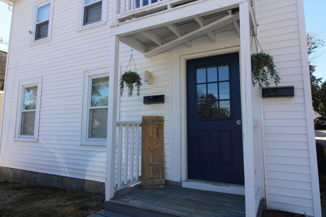 Building Photo - 546 Main St Unit 1