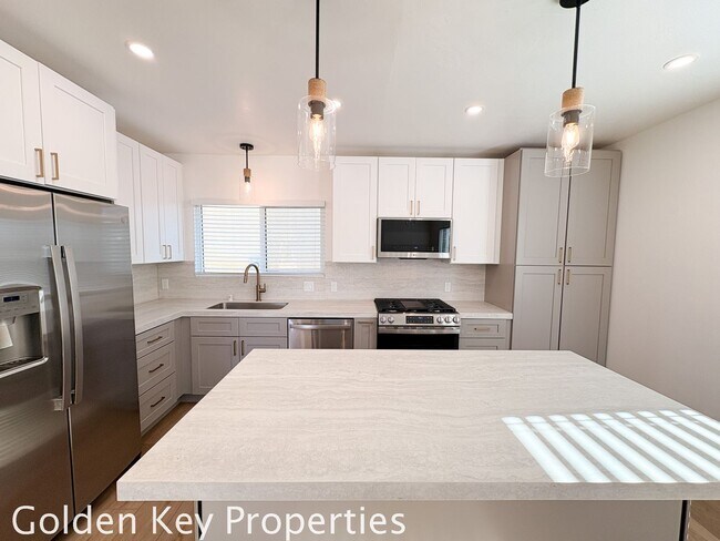 Photo - Welcome to your dream home in South Oceanside! Unidad A