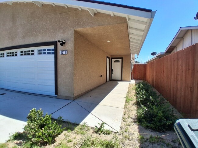 Building Photo - LakePark3016 Unit LakePark2016
