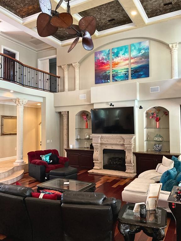 Photo - 664 Oxbow Dr