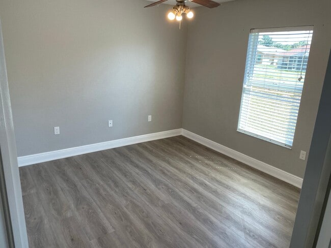 Photo - 2147 Vancouver Ln