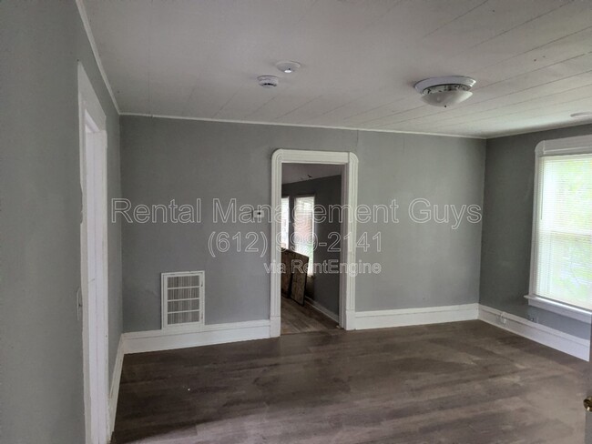 Photo - 2620 Emerson Ave N Unidad 2