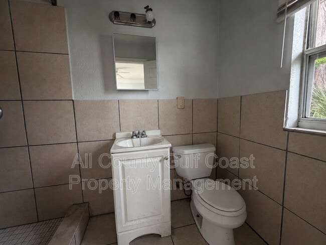 Photo - 2416 10th St W