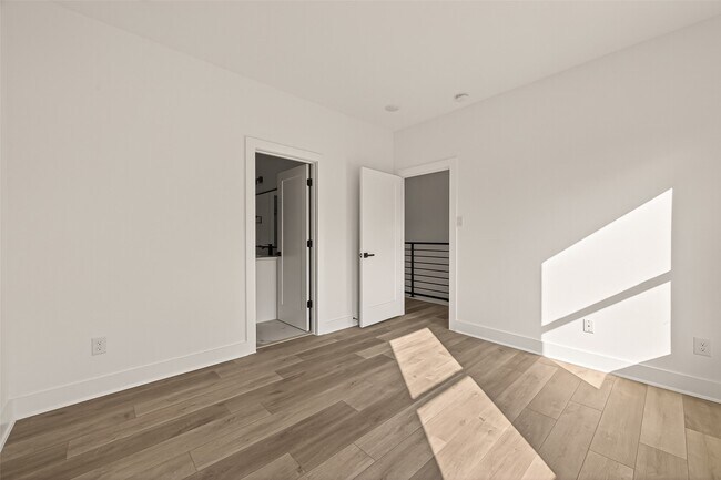 Photo - 2475 Carmel St