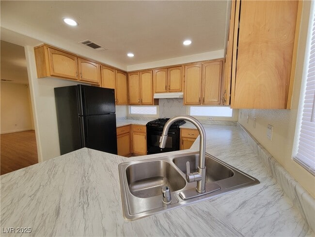 Building Photo - 9760 Ocotillo Falls Ave Rental