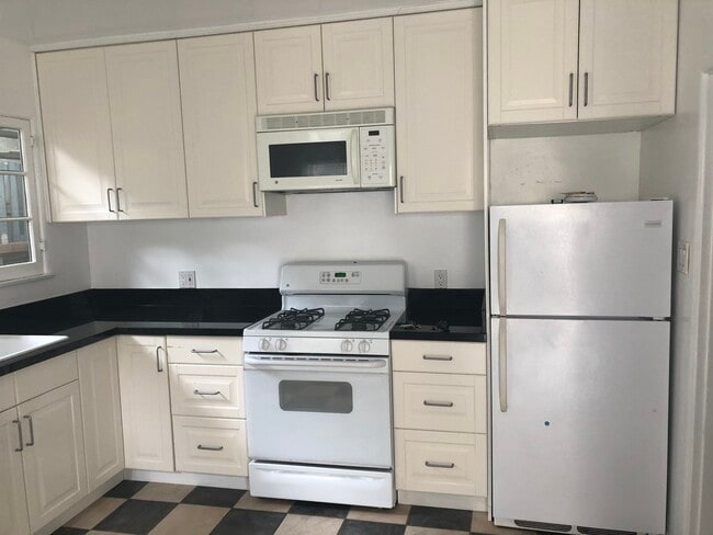 Kitcheb 2 - 2602 7th St