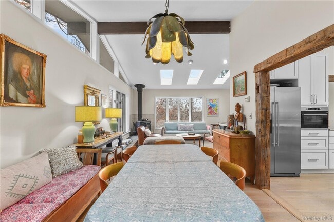 Photo - 20 Cedar Rd E