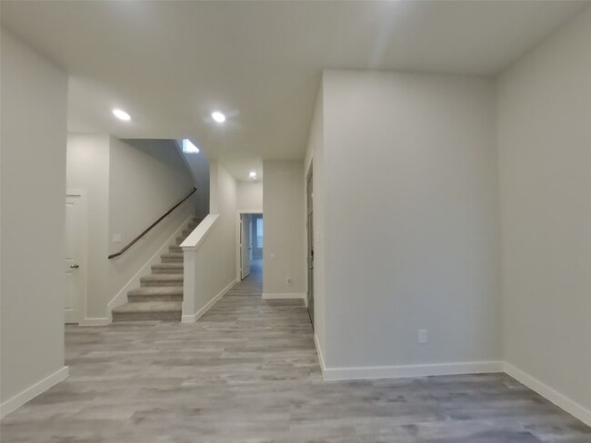 Photo - 9835 Willow Creek Commerce Dr