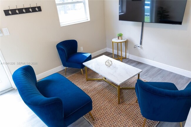 Photo - 250 NW 14th Way