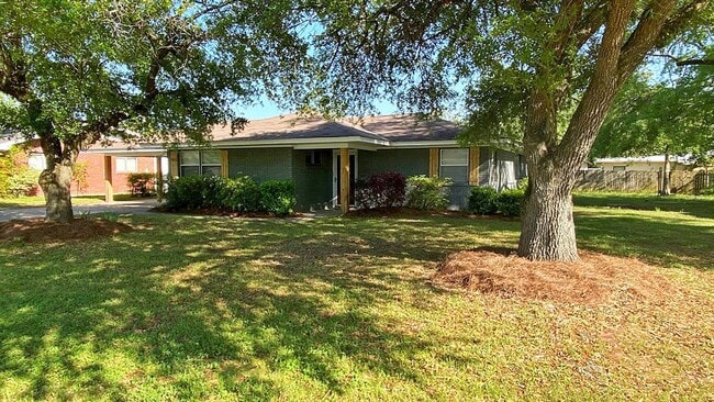 Photo - 403 Parkwood Dr