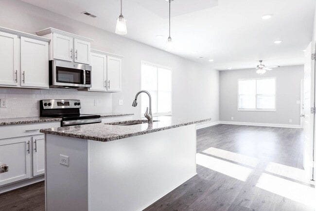 Photo - 302 Elwell Rd