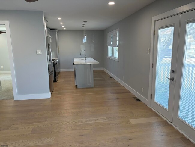 Photo - 437 Berkshire Dr