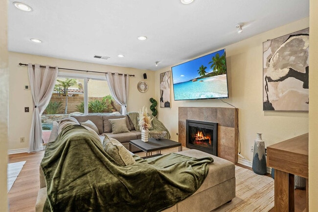 Photo - 2003 Pierce Ct Unidad SI ID1465018P