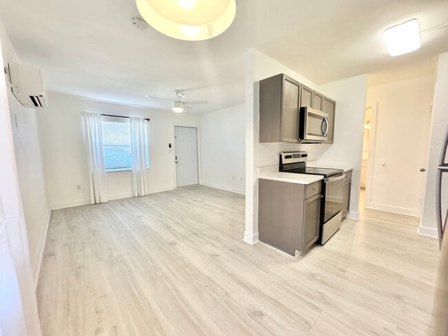 Photo - Paul Phadungchai (4093 Springs Ln) Unidad #4093