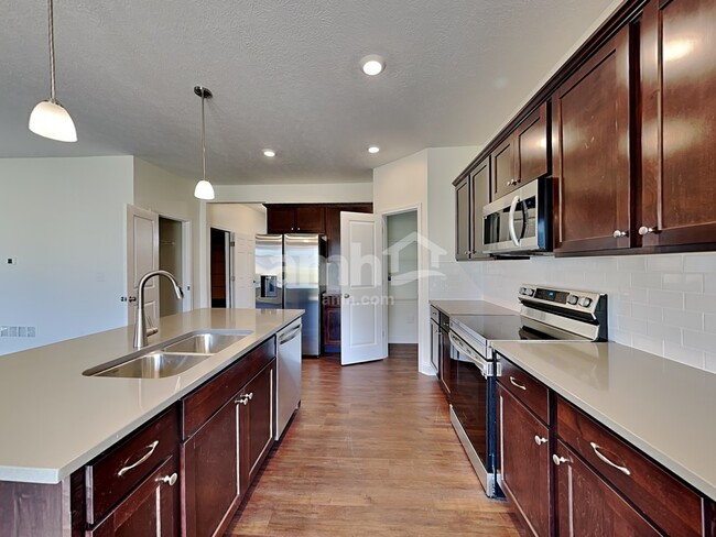 Photo - 8110 Hula Popper St