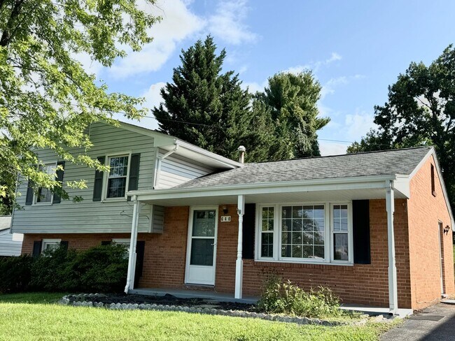 Roanoke County/ Vinton 3 Bedroom 1.5 Bath - Roanoke County/ Vinton  3 Bedroom 1.5 Bath House