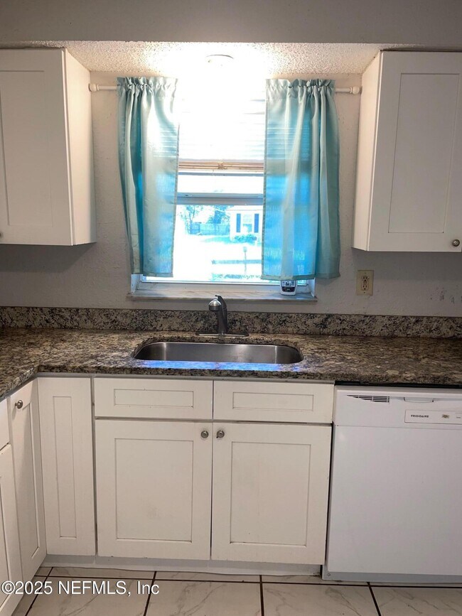 Photo - 2953 W 9th St