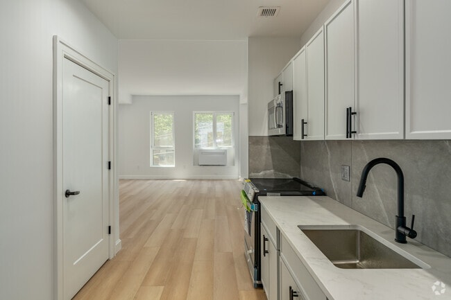 Studio - 460SF - Kitchen
