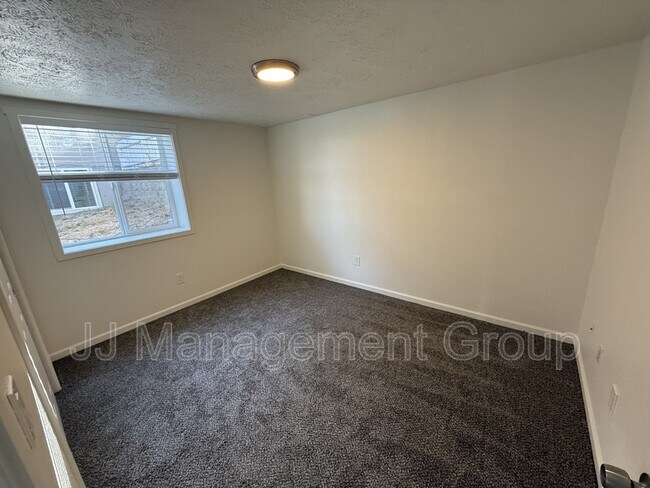 Photo - 1235 2nd St Unit Webster Apartments