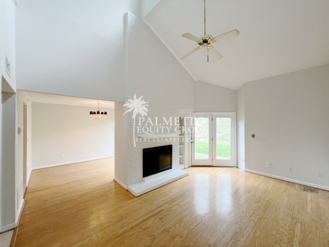 Photo - 210 N Lindell Rd