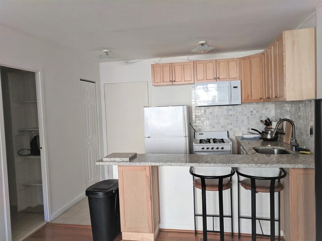 Building Photo - 922 24th St NW Unit 501