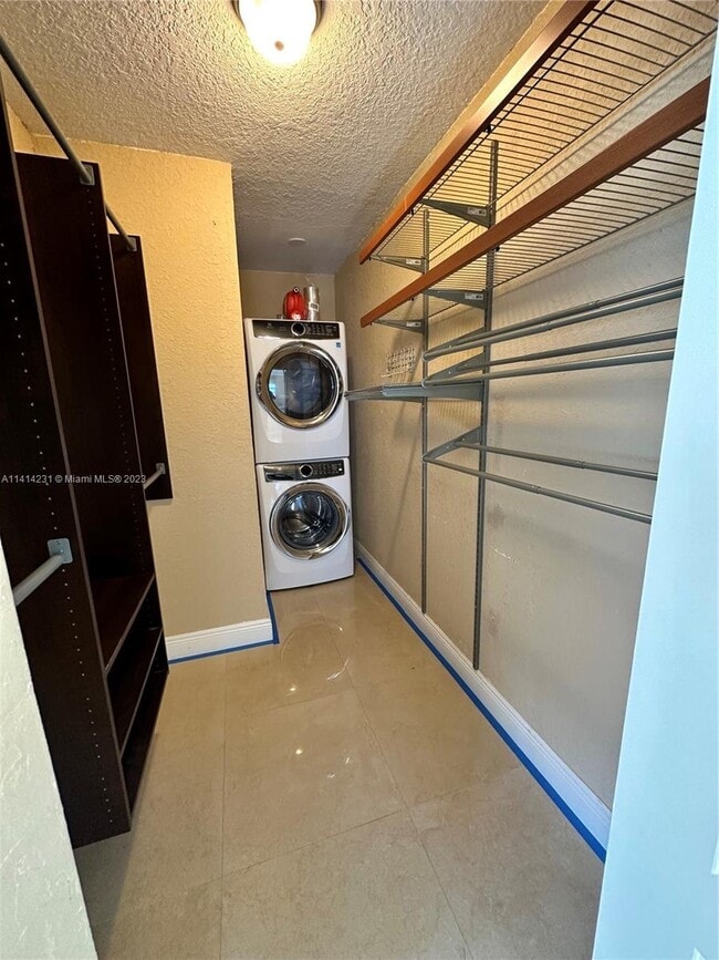 9000 SW 40th Ter