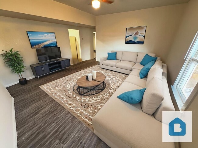 Photo - Experience the charm of Manitou Springs living in this spacious 2-bedroom, 2-bath apartment locat... Unidad 14 1/2 Ruxton #3