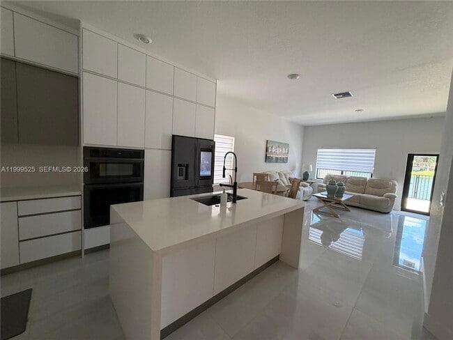 Photo - 2481 NE 2nd Dr