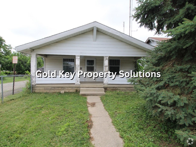 Building Photo - Updated 2 BR 1 BA House with Garage and Fe...