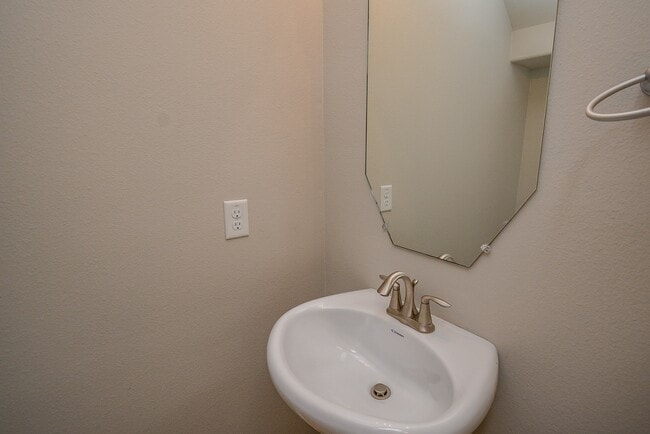 Building Photo - 6003 Hickory Hollow Dr Rental