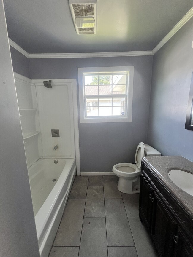 Photo - 304 W Tennis St