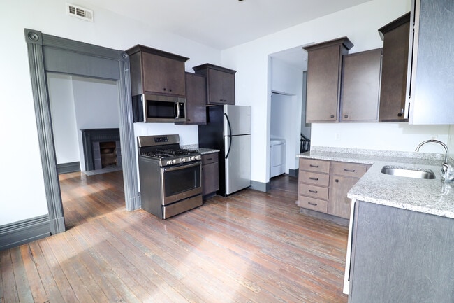 Building Photo - 1 W McMillan St Unit 2