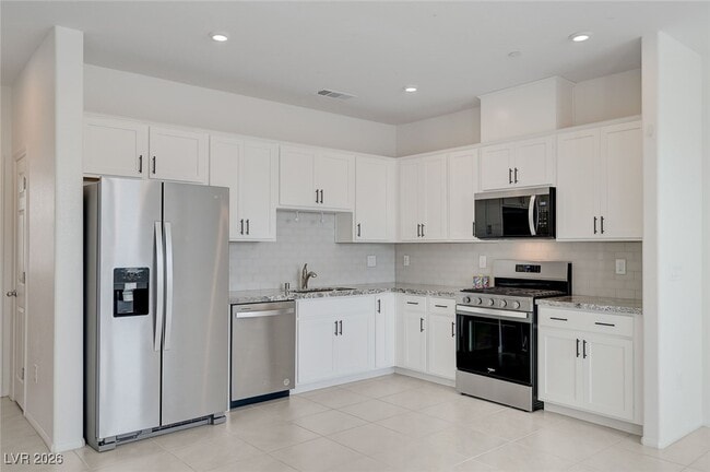 Photo - 662 Bellus Pl