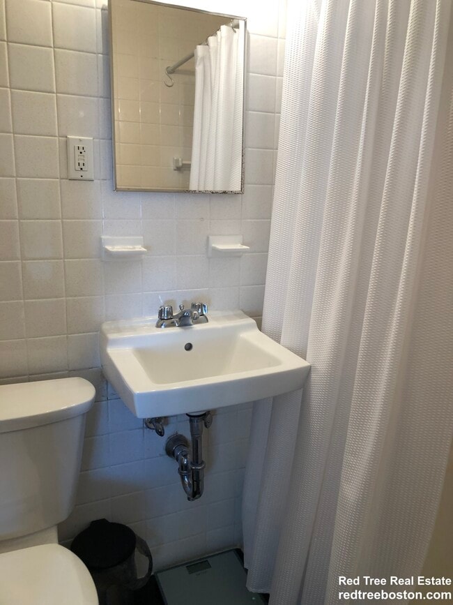 Photo - 176 N Beacon St Unidad 1